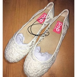 Cream colored lace flats size 8.5